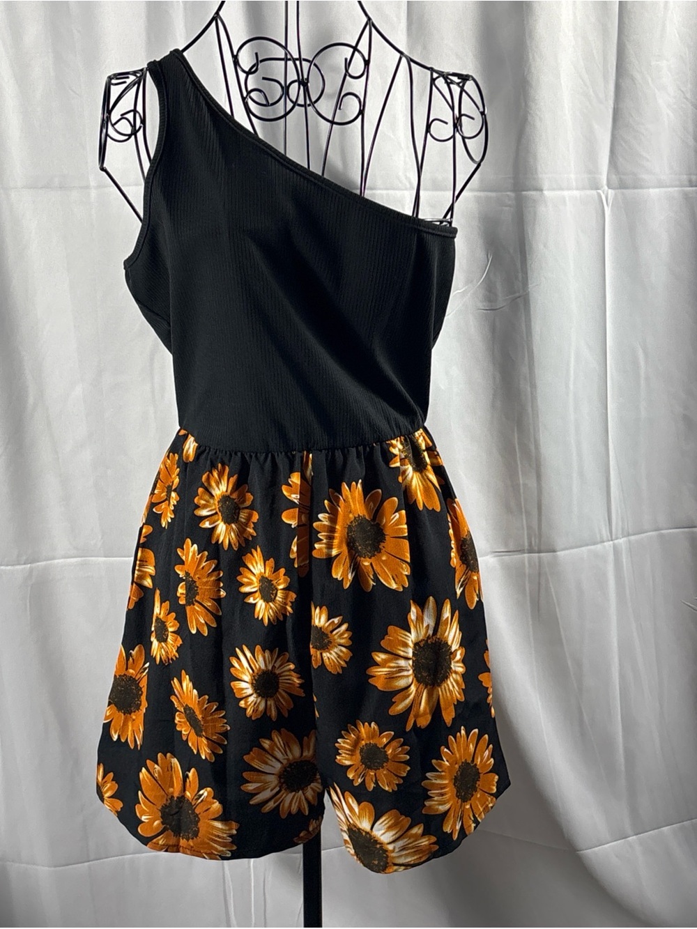 PatPat Black One-Shoulder Sunflower Romper